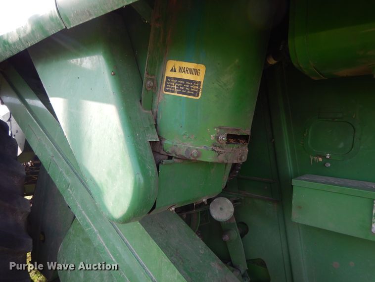 image for item DI7676 1988 John Deere 7720 Titan II RWA combine