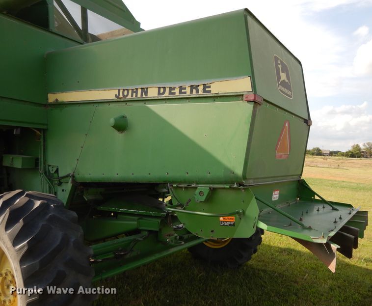 image for item DI7676 1988 John Deere 7720 Titan II RWA combine