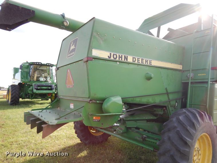 image for item DI7676 1988 John Deere 7720 Titan II RWA combine