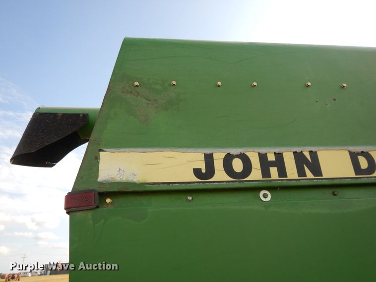 image for item DI7676 1988 John Deere 7720 Titan II RWA combine
