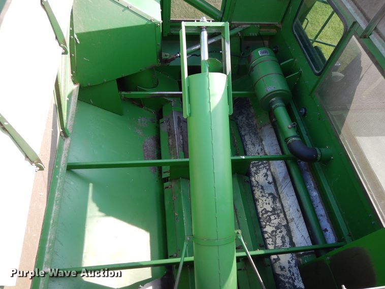image for item DI7676 1988 John Deere 7720 Titan II RWA combine