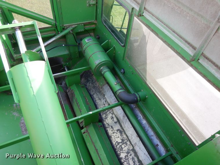 image for item DI7676 1988 John Deere 7720 Titan II RWA combine