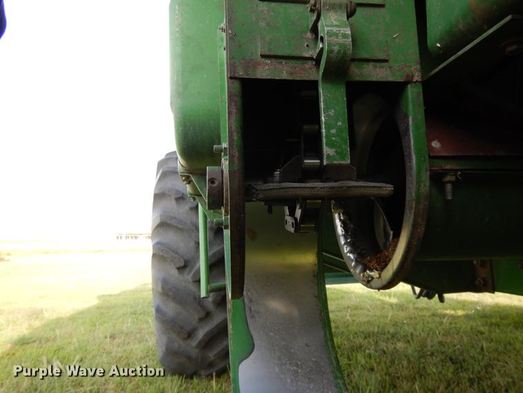 image for item DI7676 1988 John Deere 7720 Titan II RWA combine