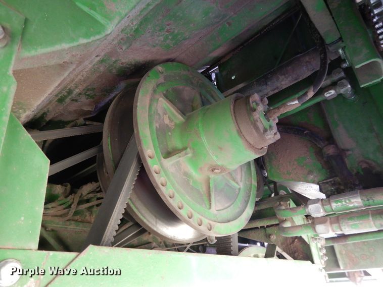 image for item DI7676 1988 John Deere 7720 Titan II RWA combine