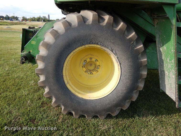 image for item DI7676 1988 John Deere 7720 Titan II RWA combine