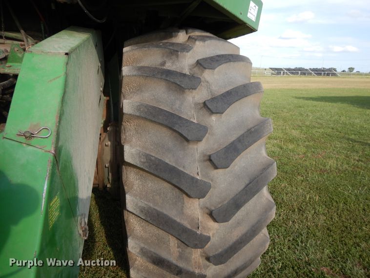 image for item DI7676 1988 John Deere 7720 Titan II RWA combine