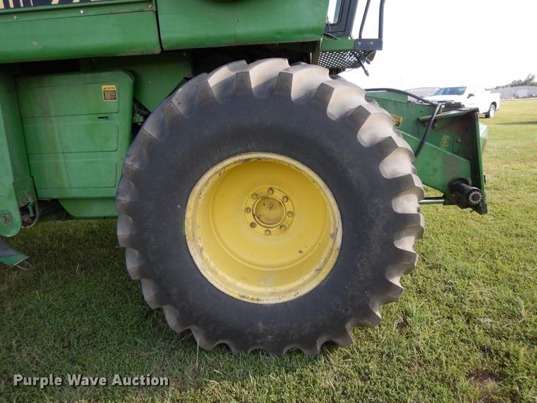 image for item DI7676 1988 John Deere 7720 Titan II RWA combine