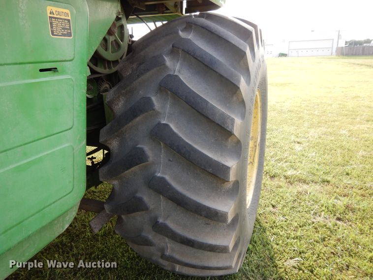 image for item DI7676 1988 John Deere 7720 Titan II RWA combine