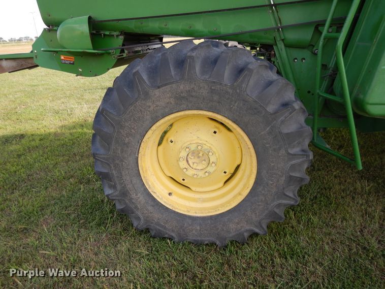 image for item DI7676 1988 John Deere 7720 Titan II RWA combine