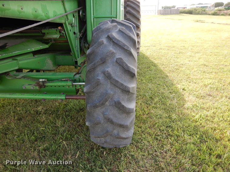 image for item DI7676 1988 John Deere 7720 Titan II RWA combine