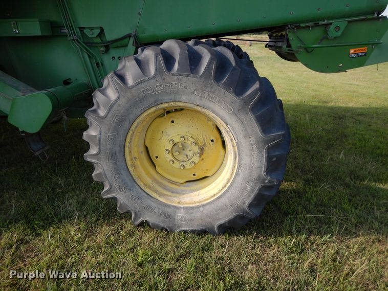 image for item DI7676 1988 John Deere 7720 Titan II RWA combine