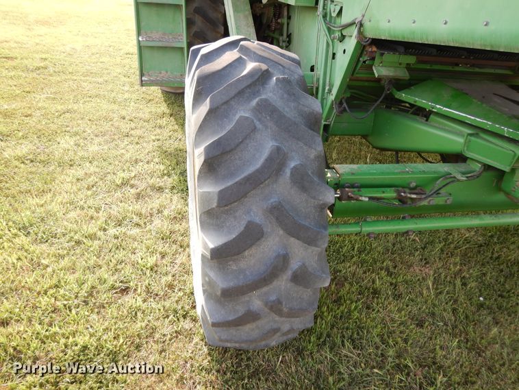 image for item DI7676 1988 John Deere 7720 Titan II RWA combine