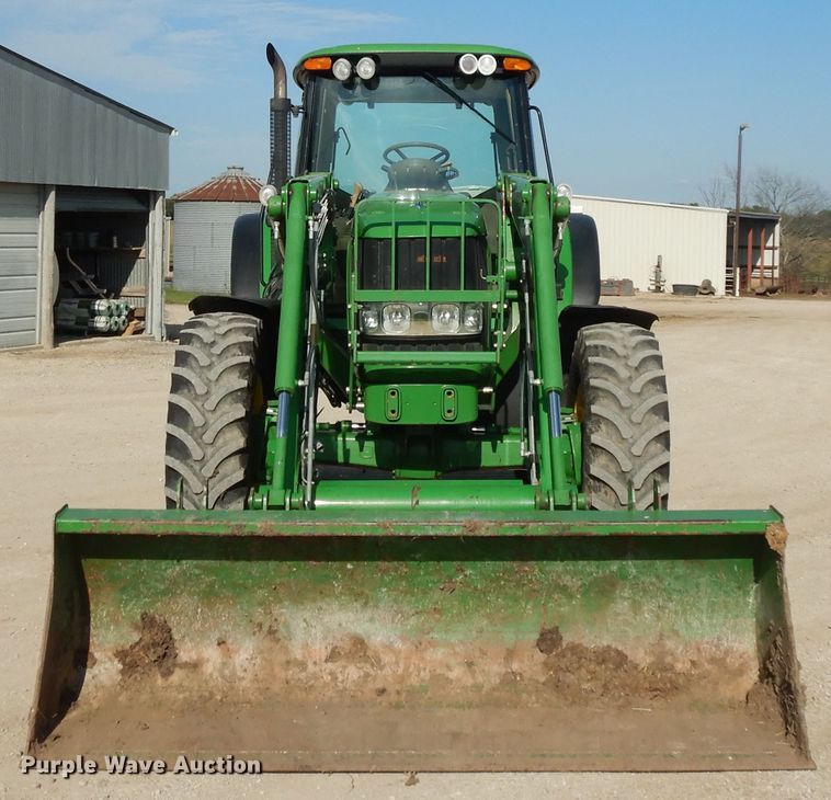image for item DI7682 John Deere 7330 Premium  MFWD tractor