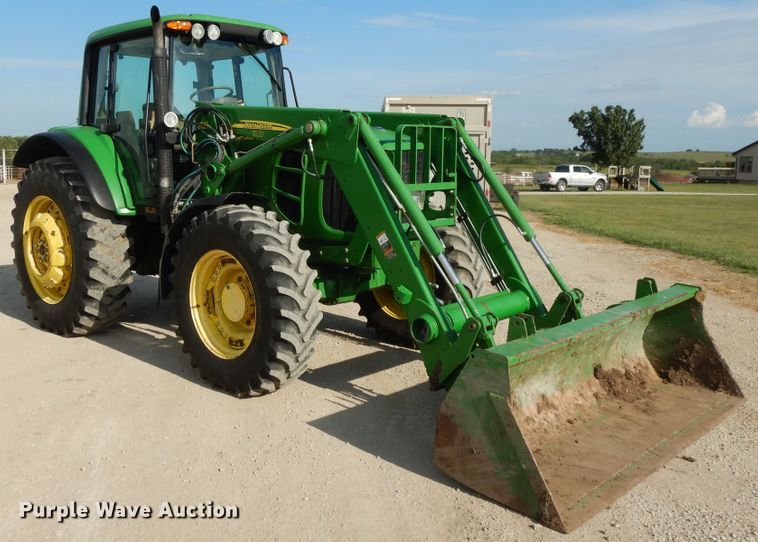 image for item DI7682 John Deere 7330 Premium  MFWD tractor
