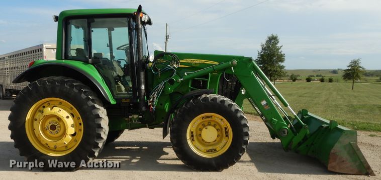 image for item DI7682 John Deere 7330 Premium  MFWD tractor