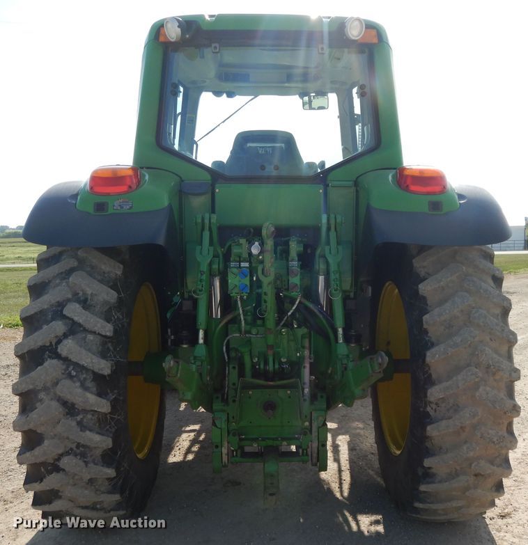 image for item DI7682 John Deere 7330 Premium  MFWD tractor