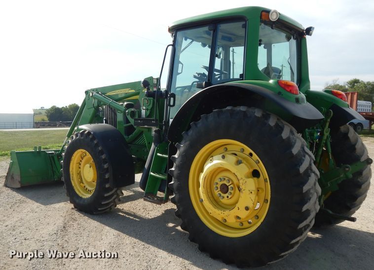 image for item DI7682 John Deere 7330 Premium  MFWD tractor