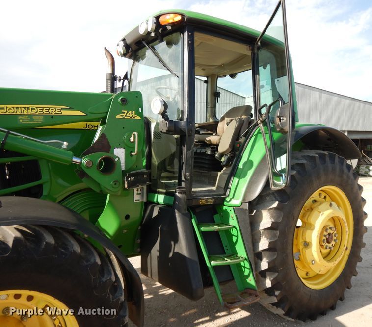 image for item DI7682 John Deere 7330 Premium  MFWD tractor
