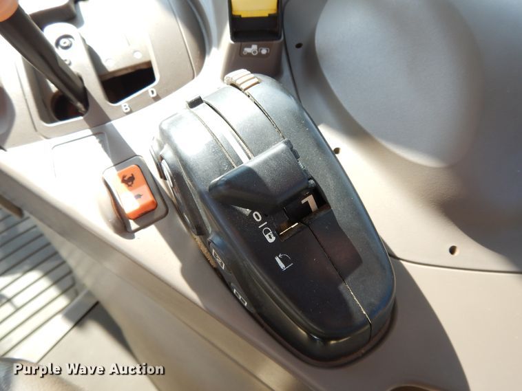 image for item DI7682 John Deere 7330 Premium  MFWD tractor