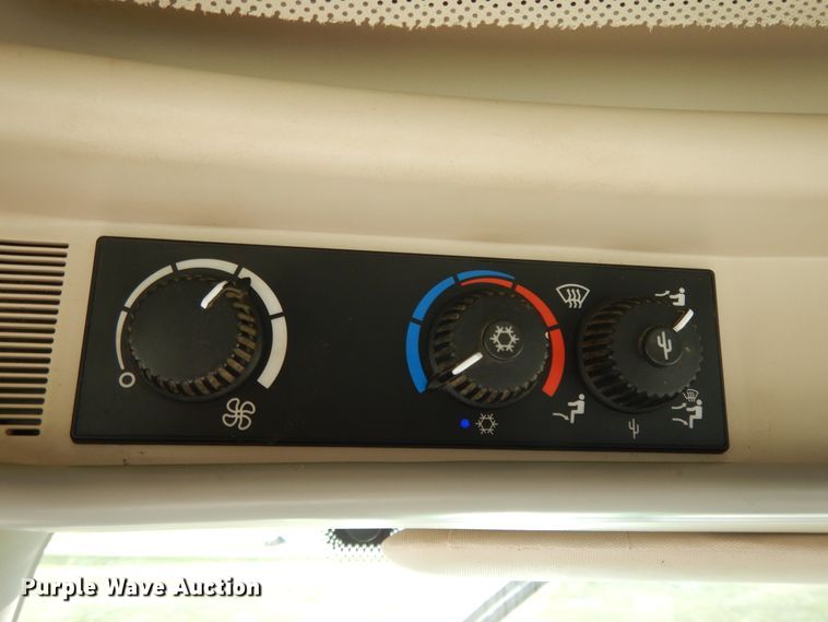 image for item DI7682 John Deere 7330 Premium  MFWD tractor