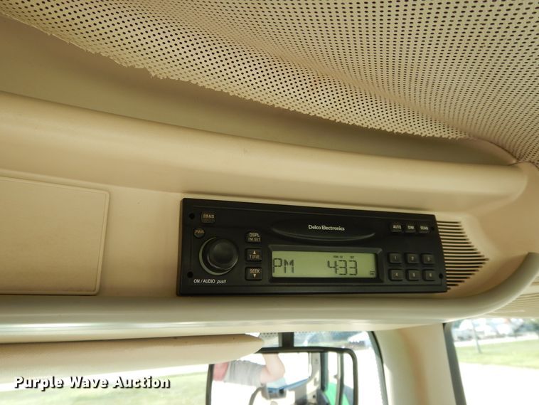 image for item DI7682 John Deere 7330 Premium  MFWD tractor