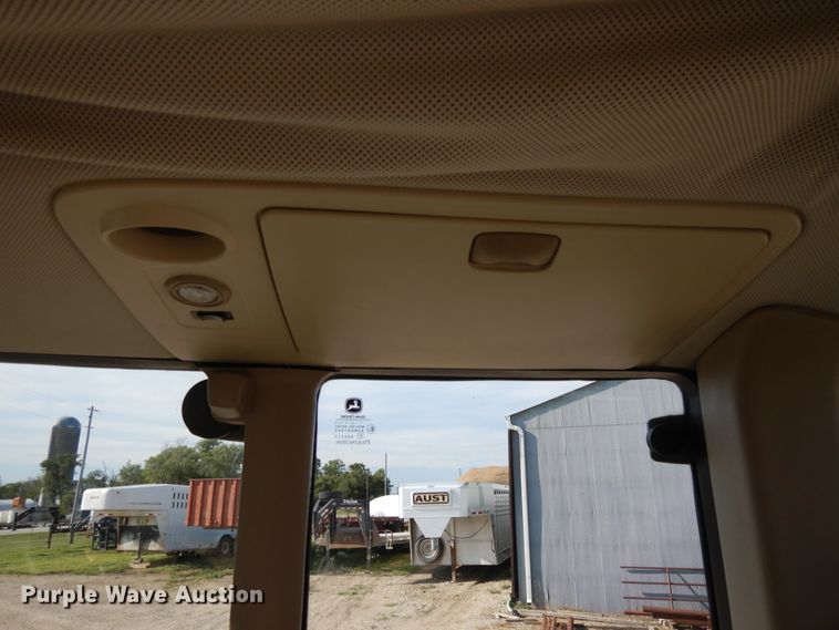 image for item DI7682 John Deere 7330 Premium  MFWD tractor