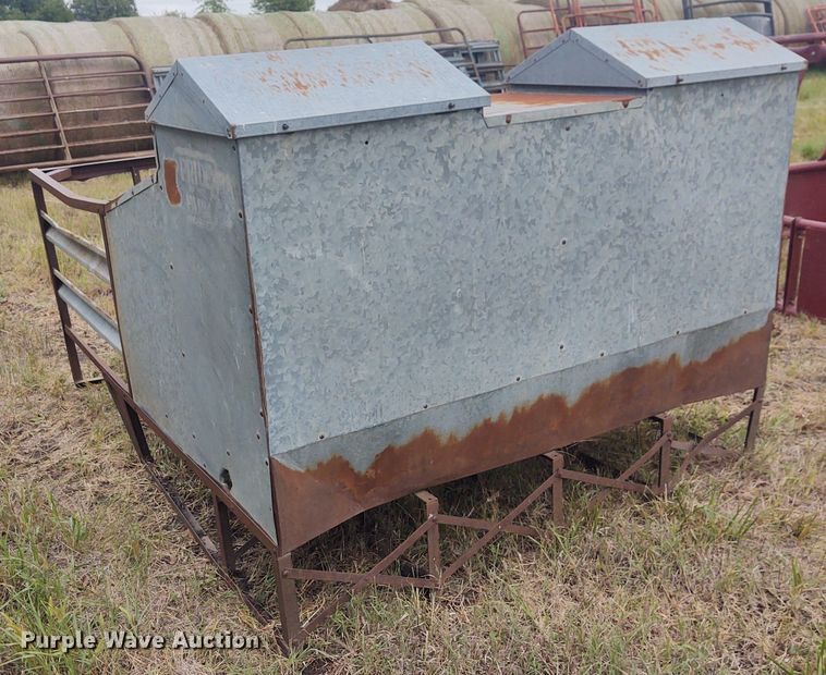 image for item EQ9430 Pride of the Farm calf creep feeder