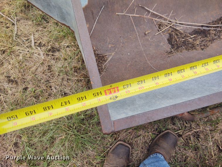 image for item EQ9431 (5) livestock feeders