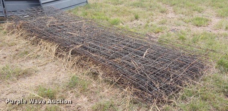 image for item EQ9432 Approximately 20 cattle panels