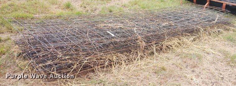 image for item EQ9432 Approximately 20 cattle panels
