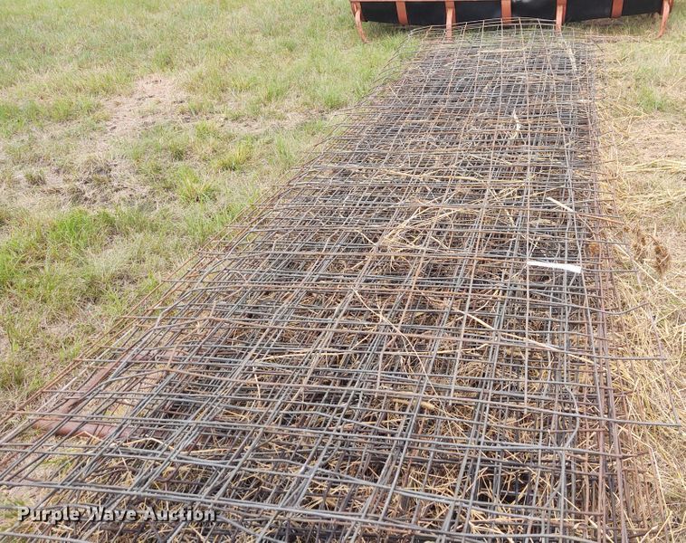 image for item EQ9432 Approximately 20 cattle panels