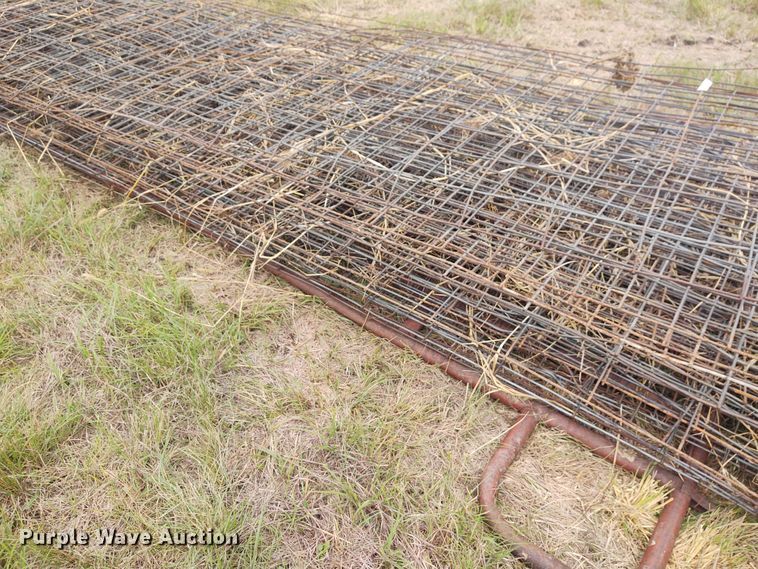 image for item EQ9432 Approximately 20 cattle panels