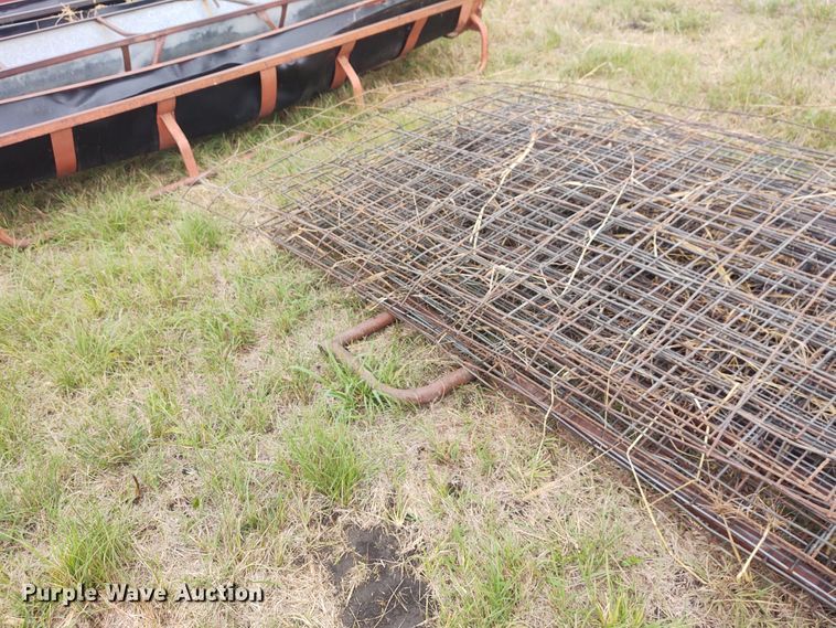 image for item EQ9432 Approximately 20 cattle panels