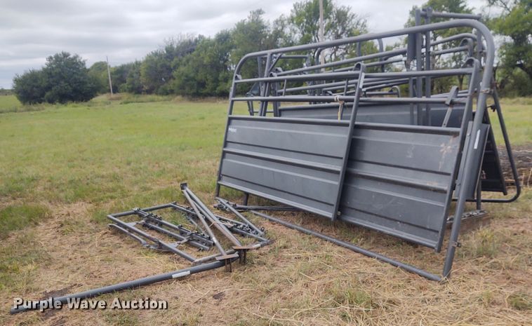 image for item EQ9433 Priefert tub and alley