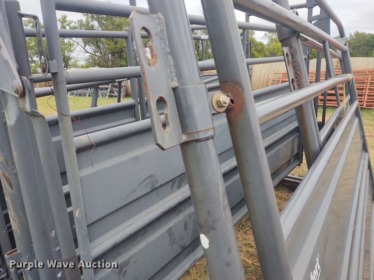 image for item EQ9433 Priefert tub and alley