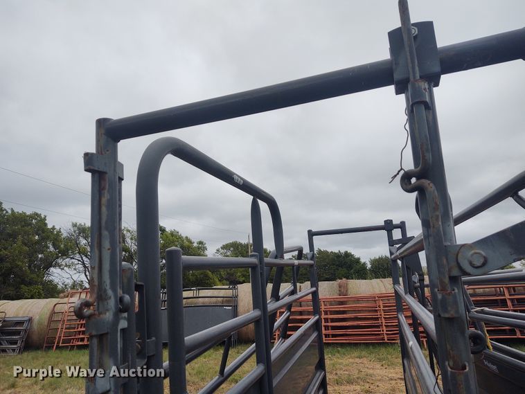 image for item EQ9433 Priefert tub and alley