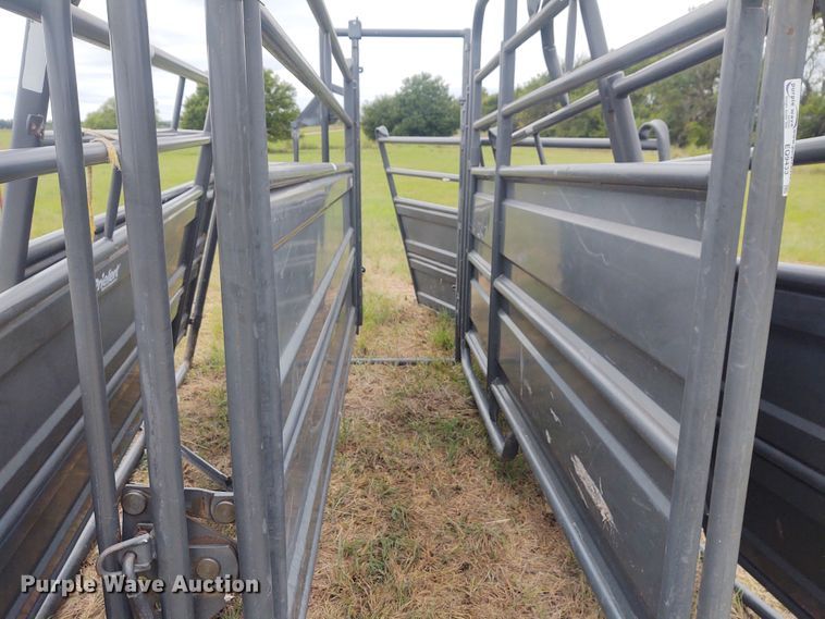 image for item EQ9433 Priefert tub and alley