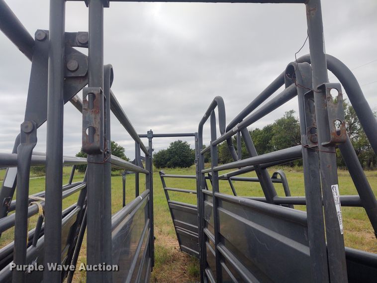 image for item EQ9433 Priefert tub and alley