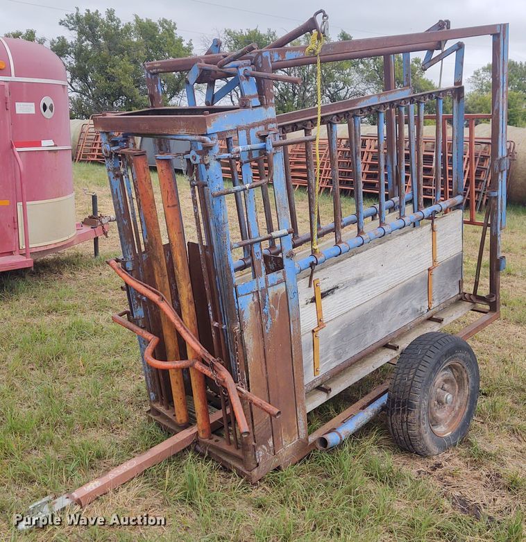 image for item EQ9435 Livestock squeeze chute