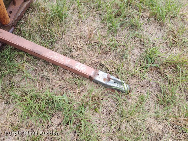 image for item EQ9435 Livestock squeeze chute