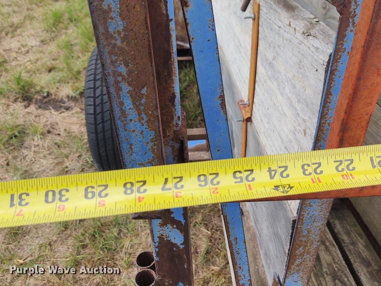 image for item EQ9435 Livestock squeeze chute