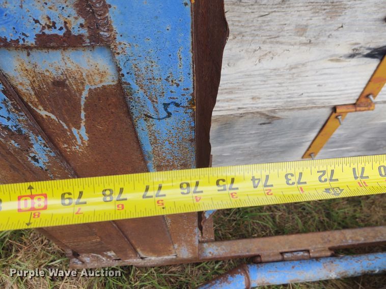 image for item EQ9435 Livestock squeeze chute