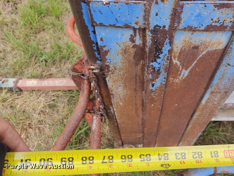 image for item EQ9435 Livestock squeeze chute