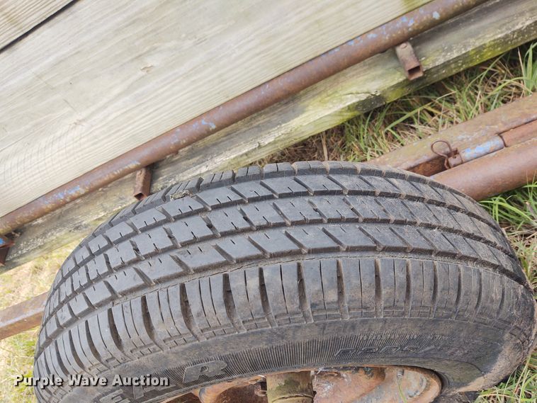 image for item EQ9435 Livestock squeeze chute