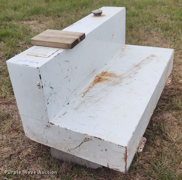 image for item EQ9437 L-shaped fuel tank