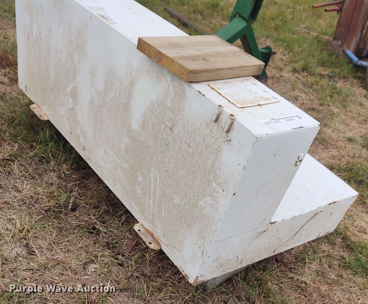 image for item EQ9437 L-shaped fuel tank