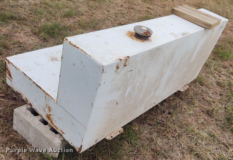 image for item EQ9437 L-shaped fuel tank