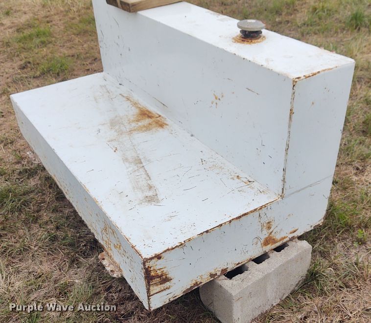 image for item EQ9437 L-shaped fuel tank