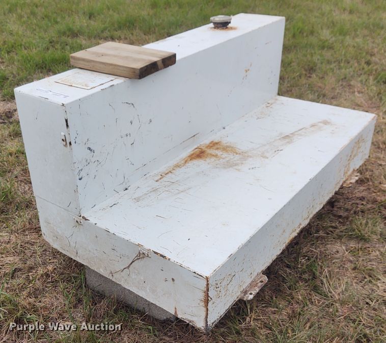 image for item EQ9437 L-shaped fuel tank