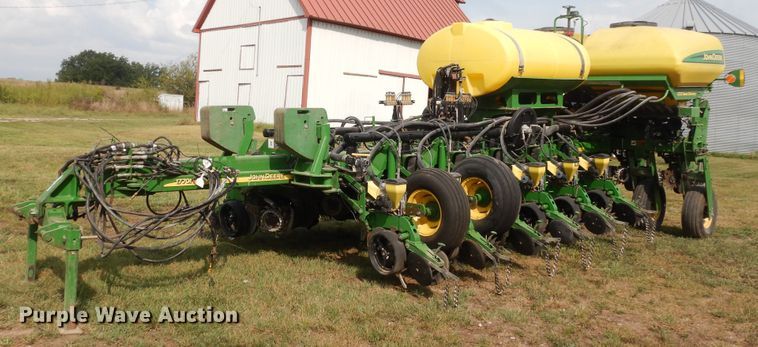 image for item FR9032 2011 John Deere 1770NT no-till planter
